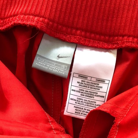 RARE NIKE Capri Crops Bright Women's 30x32 Red Elastic Waist Drawstring NWOT - Picture 3 of 3